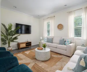 Photo 5 - Fun Airy Florida Vacation Home With Private Pool