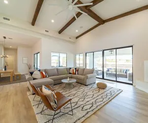 Photo 3 - Vanderpump Rules Lake Havasu Luxury Villa w Pool