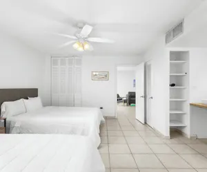Photo 2 - Bay Harbor Sunset Apt 3A