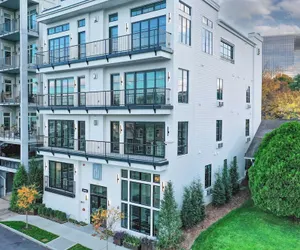 Photo 2 - 121 Hotel Floor 3 Buyout by Avantstay Entire Third Floor Buyout of 121 Hotel! Sleeps 18