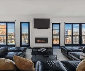 Photo 3 - 121 Hotel Floor 3 Buyout by Avantstay Entire Third Floor Buyout of 121 Hotel! Sleeps 18