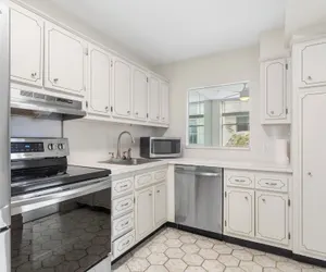 Photo 5 - Bay Harbor Sunset Apt 3C