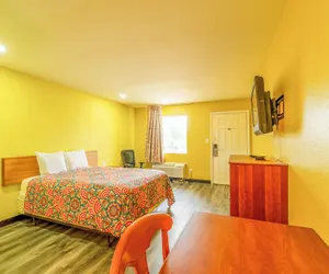 Photo 2 - Regency Inn By OYO Rockdale TX