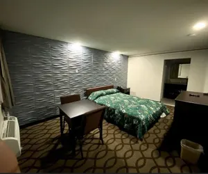 Photo 3 - Deluxe Inn by OYO Near Toledo Ohio