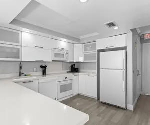 Photo 5 - Bay Harbor Sunset Apt 5A