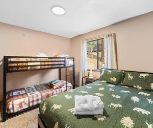 Photo 5 - Bear Canyon Cabin Beautiful Views HotTub