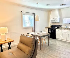 Photo 4 - Fully-furnished Studio With Rustic Design 36B