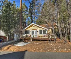 Photo 2 - Peaceful Sunshine Chalet with Hot Tub