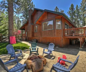 Photo 2 - Teakwood Cozy Wood Cabin with Fireplace