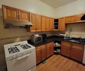 Photo 4 - 184 Heath St