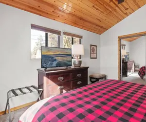 Photo 5 - Lakeside Cottage - Charming  Retreat