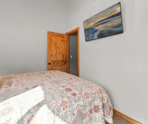 Photo 4 - Lakeside Cottage - Charming  Retreat
