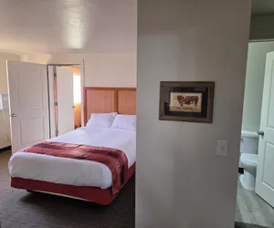 Photo 3 - New Western Inn & Suites