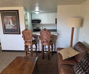 Photo 4 - New Western Inn & Suites