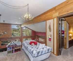 Photo 3 - Charming Lakeside Retreat