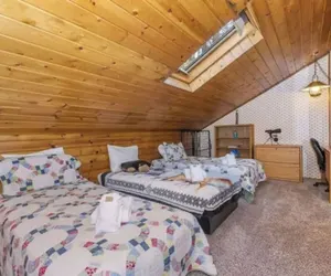 Photo 4 - Charming Lakeside Retreat