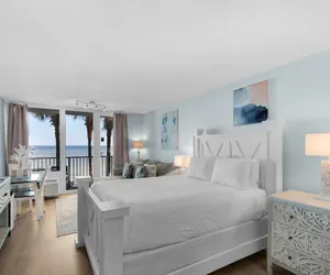 Photo 2 - Bayside Inn 6282
