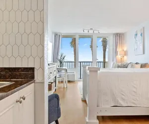 Photo 5 - Bayside Inn 6282