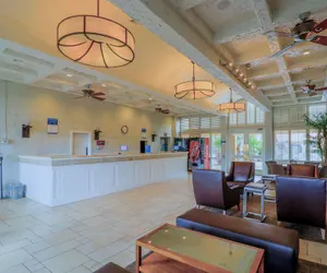 Photo 3 - Studio 6 Phoenix, Az – Sky Harbor