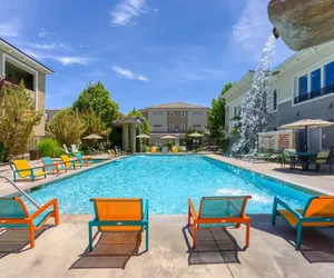 Photo 4 - New Elegant 1BR Retreat Heated Pool Gym Sauna