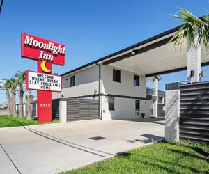 Photo 2 - Moonlight Inn - Houston I-45 & Airline