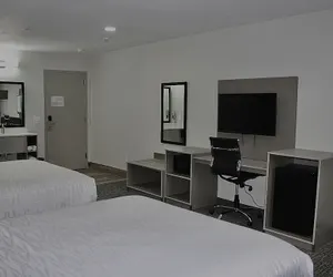 Photo 4 - Hummingbird Hotel