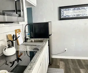Photo 4 - Clean Cozy 1-bedroom Near Plaza District 32C