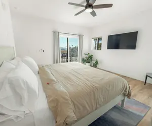 Photo 4 - Rise Suites Oceanside