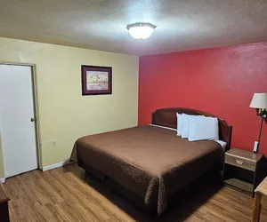Photo 5 - Deluxe Inn