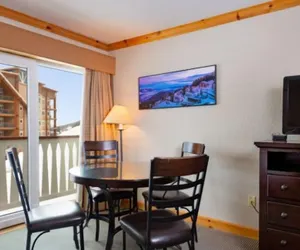 Photo 4 - Selkirk Lodge