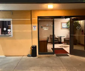 Photo 4 - Executive Inn Laurel