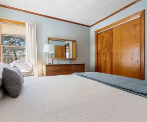 Photo 4 - Bayview Beach Cottage For 4!