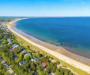 Photo 2 - Bayview Beach Cottage For 4!