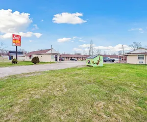 Photo 2 - Flint Motel by OYO MI Near I-475
