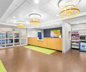 Photo 4 - Spark by Hilton Dothan