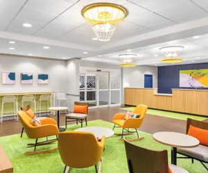 Photo 3 - Spark by Hilton Dothan