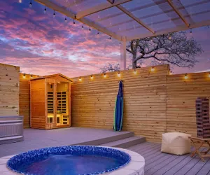 Photo 2 - Secluded Luxury Couples cabin Sauna Pool