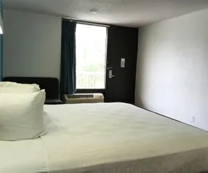 Photo 5 - Blue Way Inn & Suites By Jasper Beeville