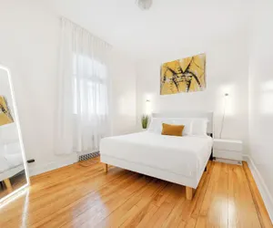 Photo 2 - 3BR Luxury Retreat with Easy Parking
