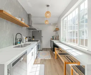 Photo 5 - Stylish 2-bedroom Walking Distance to Downtown