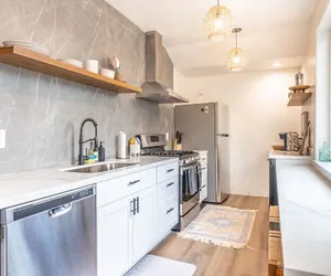 Photo 4 - Stylish 2-bedroom Walking Distance to Downtown