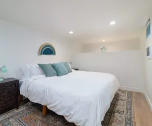 Photo 2 - Modern 1-br Apartment Close to Downtown Vibes