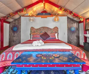 Photo 4 - Bohemian Cabin: Hot-tub, Serene Retreat, Pet-friendly, 10-mins to Downtown!