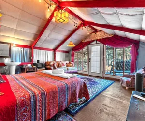 Photo 3 - Bohemian Cabin: Hot-tub, Serene Retreat, Pet-friendly, 10-mins to Downtown!