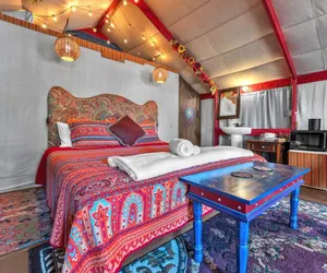 Photo 5 - Bohemian Cabin: Hot-tub, Serene Retreat, Pet-friendly, 10-mins to Downtown!