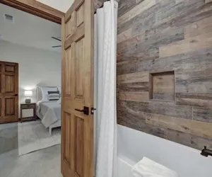 Photo 3 - Luxury in the Hill Country, 10-mins to Downtown!