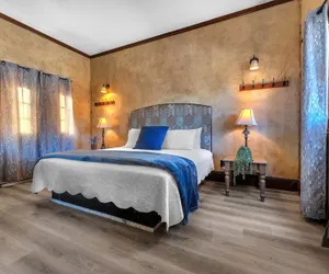 Photo 3 - Sangiovese: Pet-friendly, Hot-tub, 10-min to Downtown!