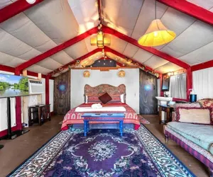 Photo 3 - The Vines Retreat, Hot-tubs, Game Room, 10-mins to Downtown!