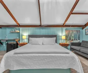 Photo 4 - The Vines Retreat, Hot-tubs, Game Room, 10-mins to Downtown!