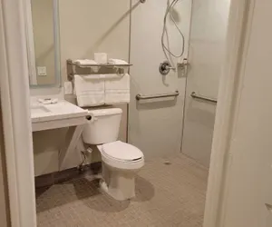 Photo 5 - Stadium Inn & Spas